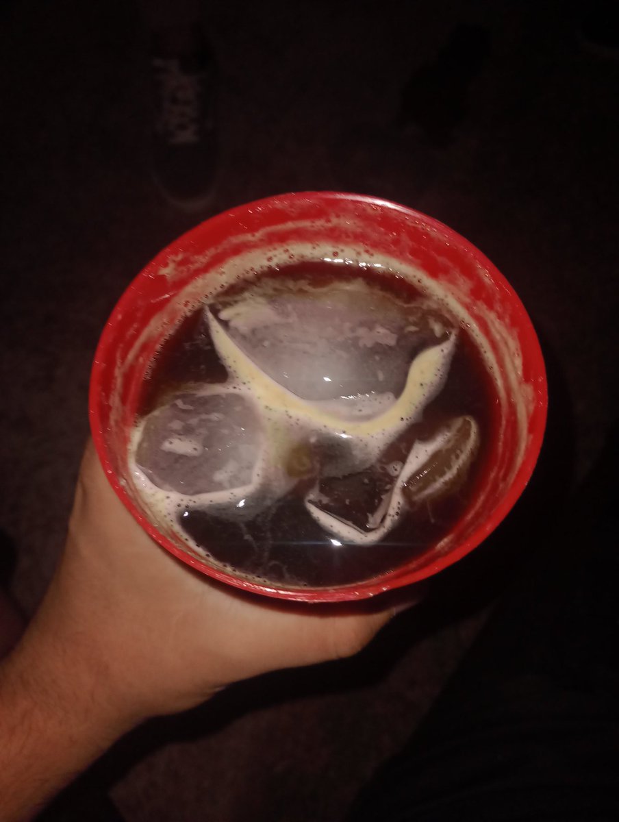 En la vida solo me hace falta un fernet y amigos🫂❤️