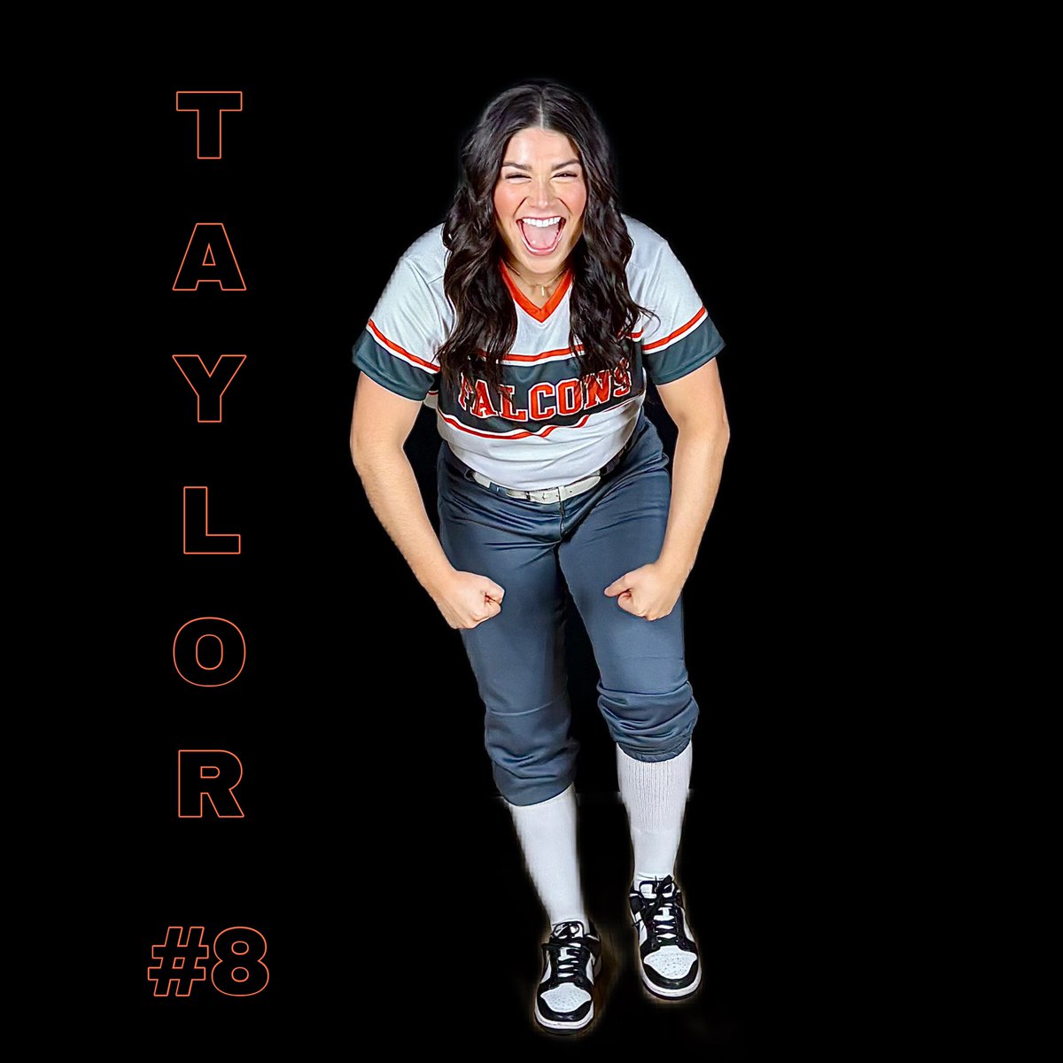 🥎T- 7 days🥎 
And now our Sophomores, 1st up Taylor Ramirez OF from Odessa, TX 

1. Hidden talent: she’s a photographer @mediabytaylorr. 📸
2. Fav food: pasta 🍝 
3. dream job: Social Media manager for the lakers 🏀📸
4. fav movie: uncle drew 🎥