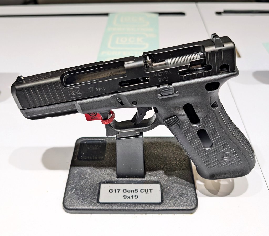 historicfirearm's tweet image. I do love a good cutaway/sectioned firearm.

#shotshow2025 #ShotShow