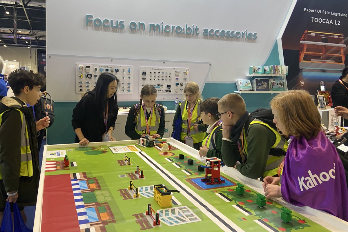 WhiteBridgePri's tweet photo. Lovely end to our day with Elecfreaks. Our winners at Kids Judge Bett last year. #Bett2025 #EppingTrust #Elecfreaks https://t.co/w6y0nPplOY