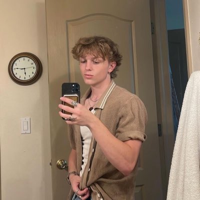 jonatha7425941's tweet photo. @itsdeaann Get a load of this man talking about “ Y’all voted for Evil” like shut up lame ass boy I really fuck your mom on a daily basis you cunt😭🤣 Like bros pfp 💀 this outrageous honestly 🙏 https://t.co/JPD2FjNRQt