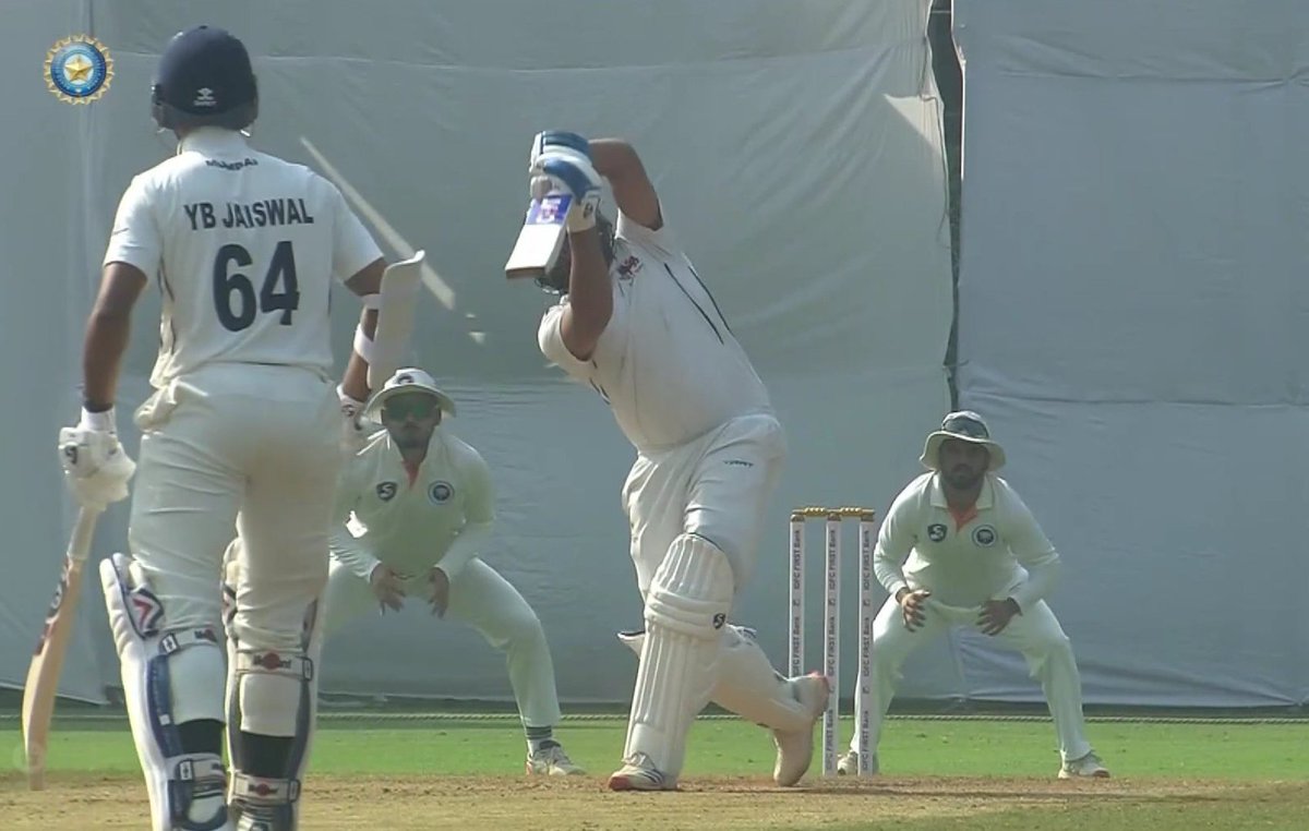 ImTanujSingh's tweet photo. VINTAGE ROHIT SHARMA IS HERE..!!!! 🔥

- The Elegance of Hitman Rohit. https://t.co/MPqsHfDZrv