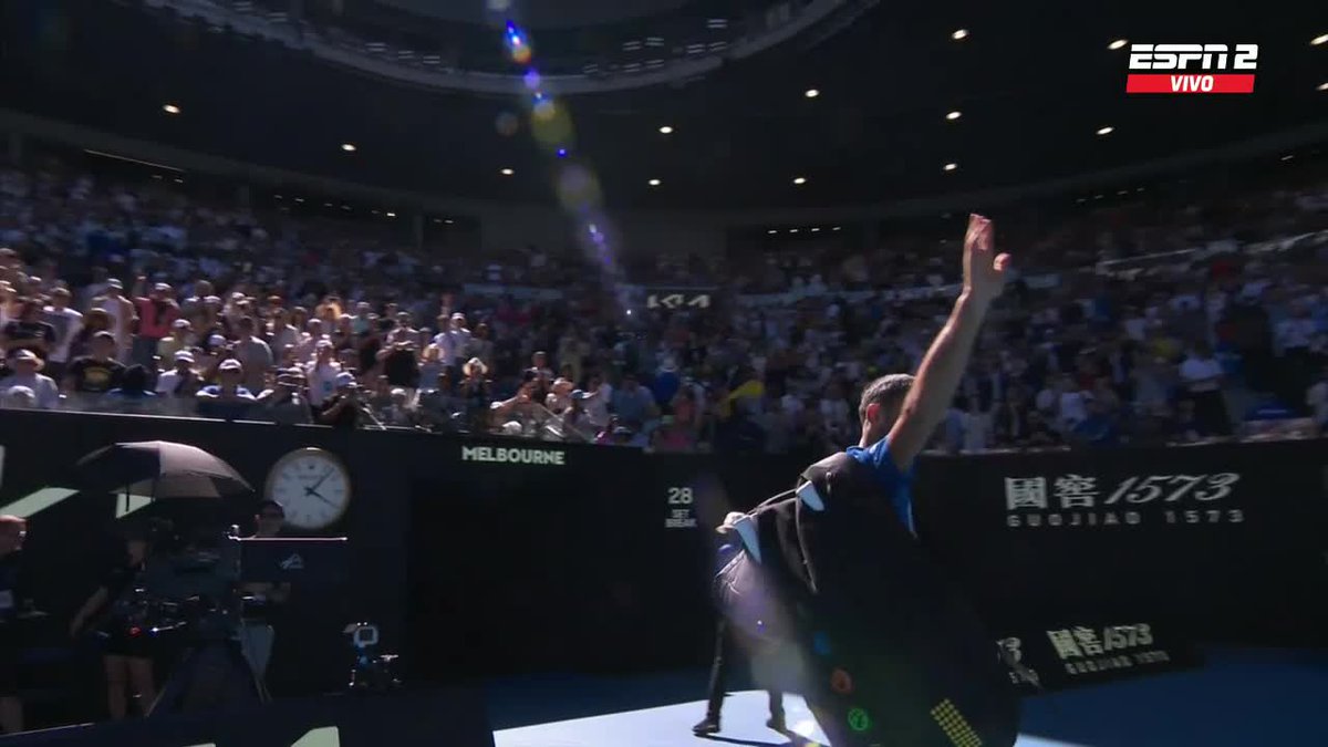 ESPNtenis's tweet photo. ¡ESTAMOS MUDOS! DJOKOVIC SE RETIRÓ AL PERDER EL PRIMER SET ANTE ZVEREV.

📺 Mirá el #AO2025 por #DisneyPlus. https://t.co/zD6ZKhT5WH