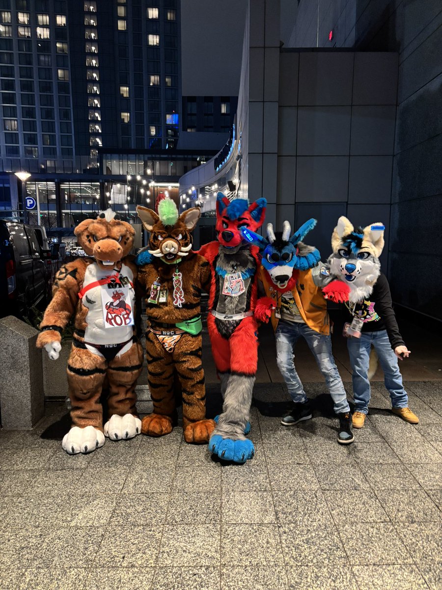 riptide177's tweet image. Had a amazing time at #ANE2025 got to see old friends an meet new ones @SavageSwine @TateStrikerWolf @dragontrove @Hugz_N_Snugz