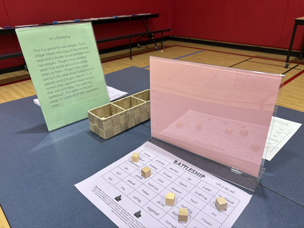 JennCampbell27's tweet photo. #UFLI night showing families how we learn phonics!  #gametime @PeelSchools https://t.co/XIpr9Dzcuj