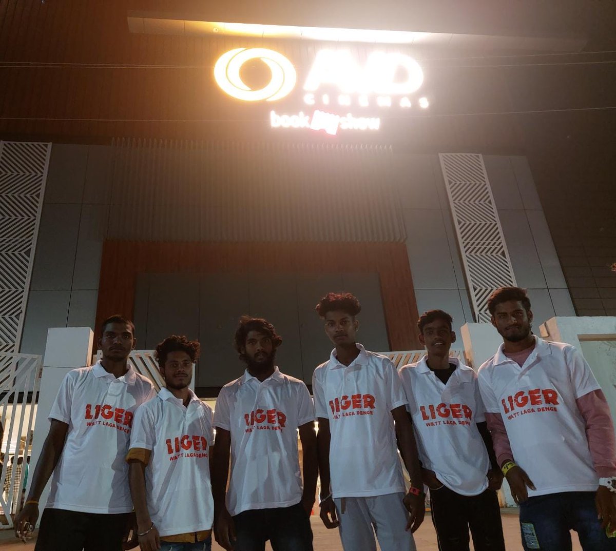 VDCelebrations's tweet photo. Liger First Glimpse Celebrations Mahabubnagar.๐ฅ
#Liger #LigerFirstGlimpse #VijayDeverakonda #VDCelebrations https://t.co/D0ERW0wzyq