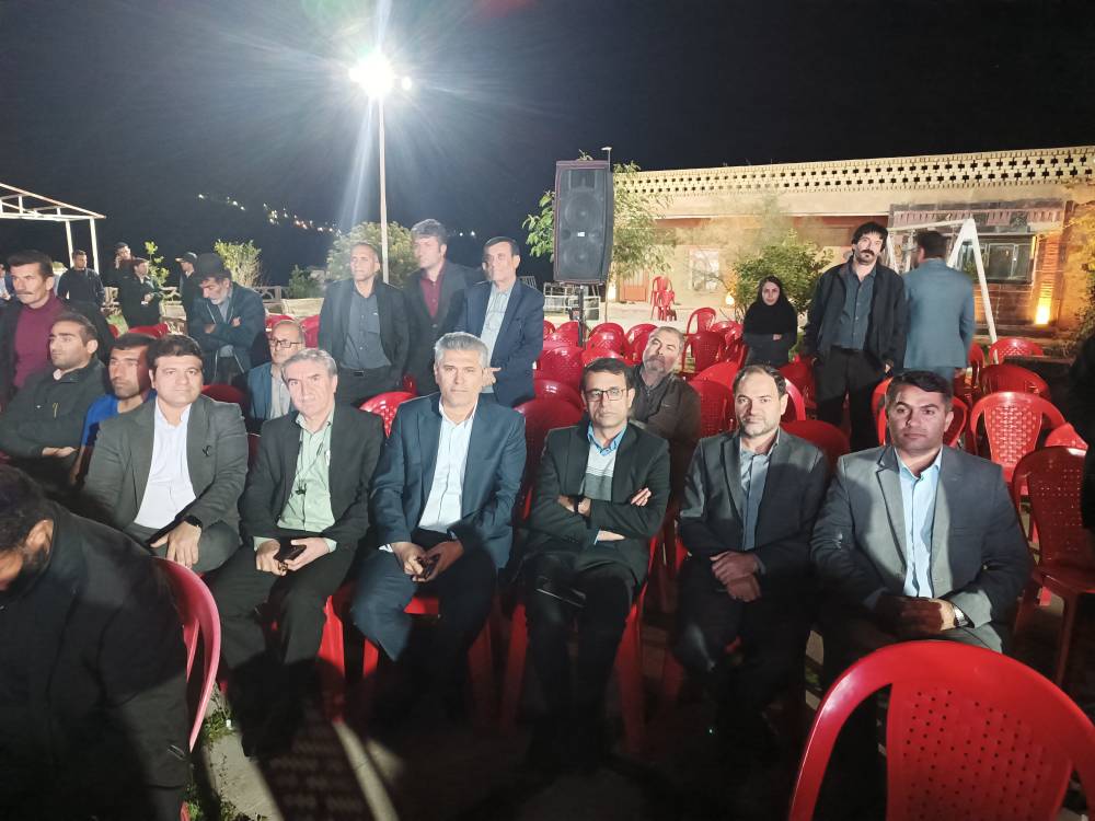 Balouchzahi's tweet photo. پایان سفر سه روزه به استان خوزستان و بررسی میدانی مشکلات حوزه‌ی روستایی شهرستانهای ایذه، باغ‌ملک ، دزپارت، صیدون و امیدیه به همراه دکتر حسین زاده معاون محترم توسعه‌ی روستایی و مناطق محروم رئیس جمهور @AK_Hosseinzadeh 
و نمایندگان ملی و استانی دستگاه‌های زیرساختی https://t.co/dHqVx8fakf