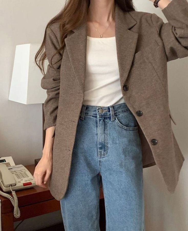 Blazer Stylish Buat Semua Momen Kamu! 💼✨

Tinggal mix sama jeans atau rok, langsung kelihatan classy tanpa ribet. Cocok banget dipakai ke kampus atau kerja. Gaya simpel, tapi hasil maksimal! 🔥

- A Thread -