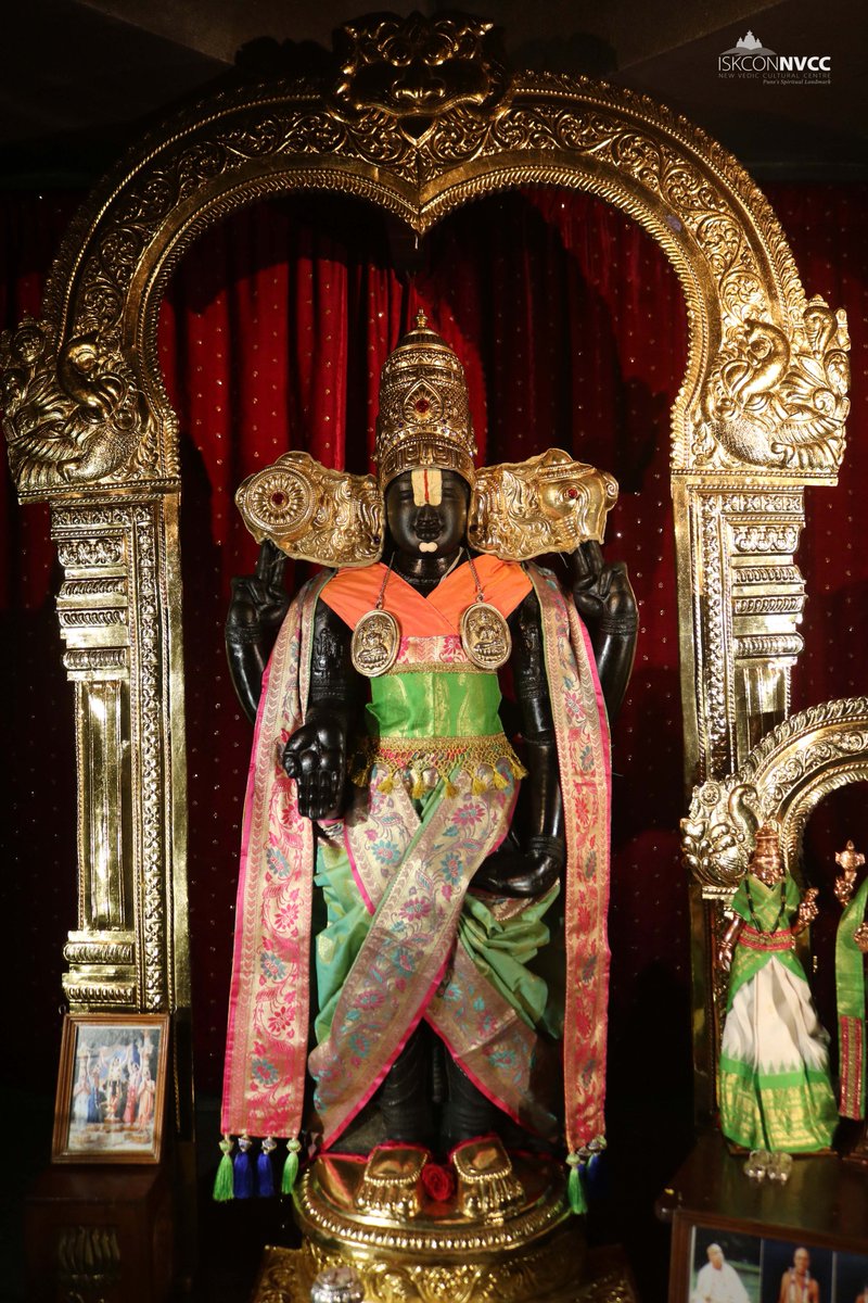 ISKCONPune's tweet photo. 🌷Mangal Arati Darshan🌷🗓24/01/2025🙏🚩@ISKCONNVCCPune🚩
.
.
#ISKCONNVCC #ISKCONPune #ISKCONNVCCPune #ISKCON
#kumbhmela2025 #kumbhmela #Prayagraj
#PrayagrajMahakumbh2025 #24thjanuary #24thjanuary2025
#Friday #Harinaamsankirtan #Radheshyamdas #Radheradhe
#Sankirtan #Kirtan https://t.co/BWHpMpctj4