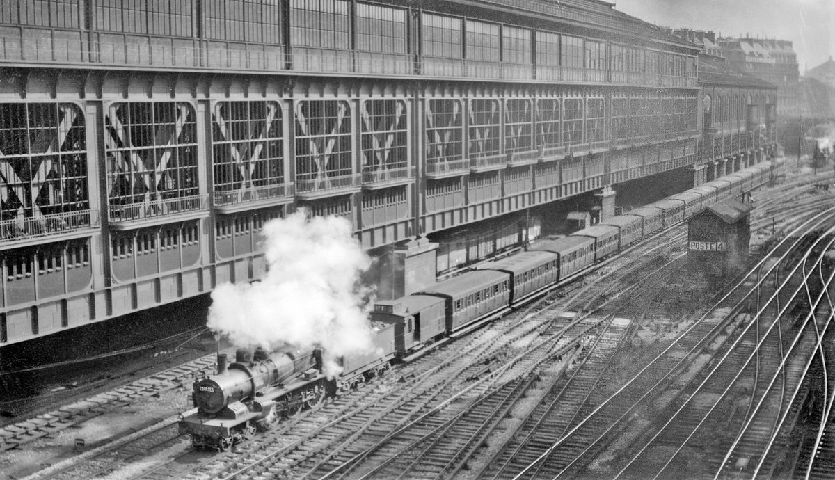 VicAlbert11's tweet image. Compagnie des chemins de fer de l&apos;Ouest (CF de l’Ouest) 4-cylinder compound 4-6-0 departing Gare de Saint-Lazare with a 17 car Paris suburban in September 1927.  (Denver Public Library OP-20564). Any more details? 📷Otto Perry