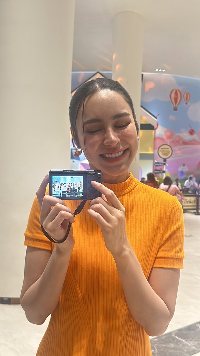Tangy_mo's tweet photo. น้องส้มถ่ายรูปเดซี่เดโซ่ 🍊🧡

AIS FIBRE X PP
#ButteryWorld2025xPP https://t.co/4IUlX2k7eK