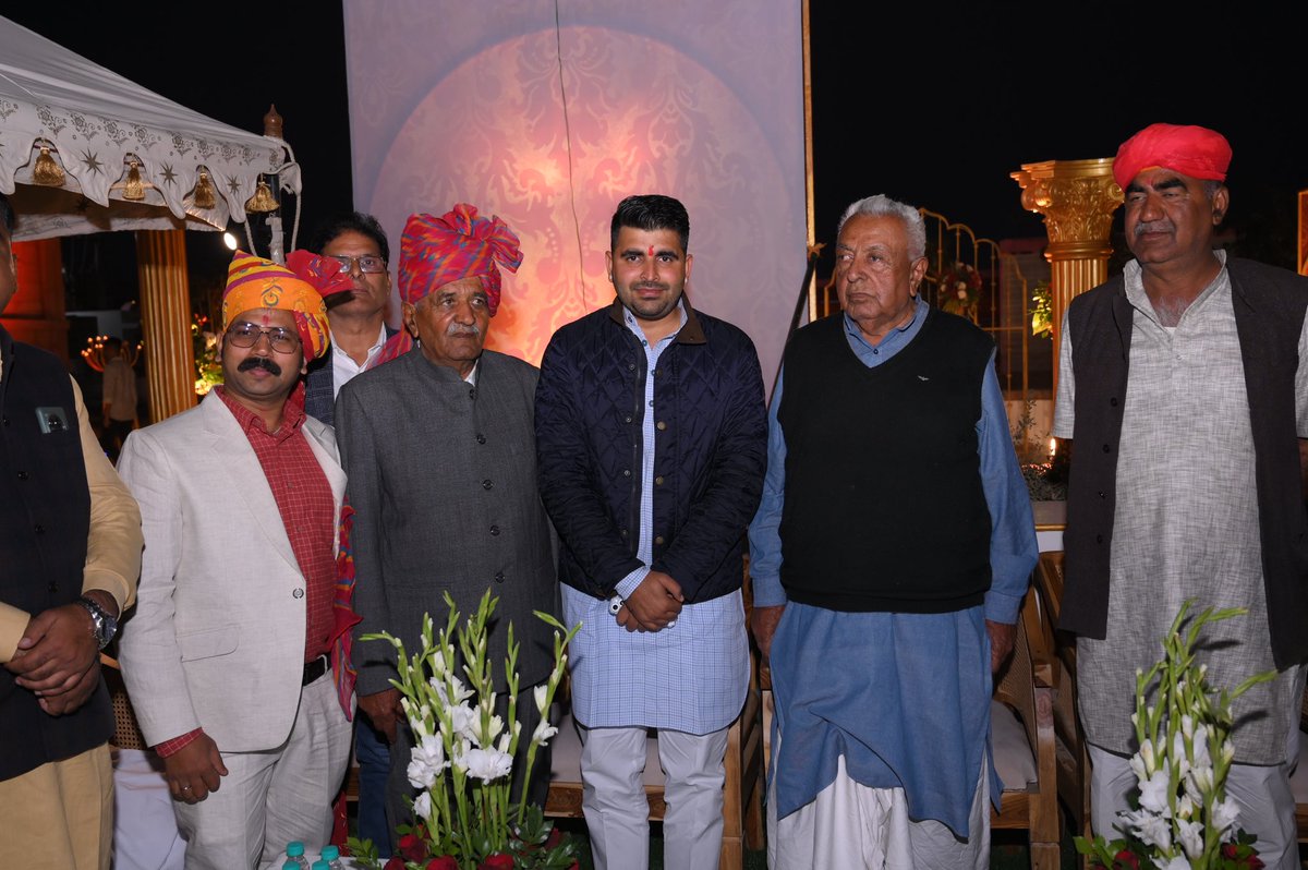 RavindraBhati__'s tweet photo. हाल ही, जोधपुर में माननीय शेरगढ़ विधायक श्री बाबू सिंह जी राठौड़ के सुपुत्र श्री भानुप्रताप सिंह राठौड़ संग ठा. कैप्टन श्री हीरसिंह जी भाटी की सुपौत्री सुश्री भावना कंवर के विवाह समारोह में सम्मिलित होने का सौभाग्य प्राप्त हुआ। इस शुभ अवसर पर उपस्थित होकर परिवारजनों को अपनी हार्दिक शुभकामनाएं प्रेषित की..!!

@BabuSRathore