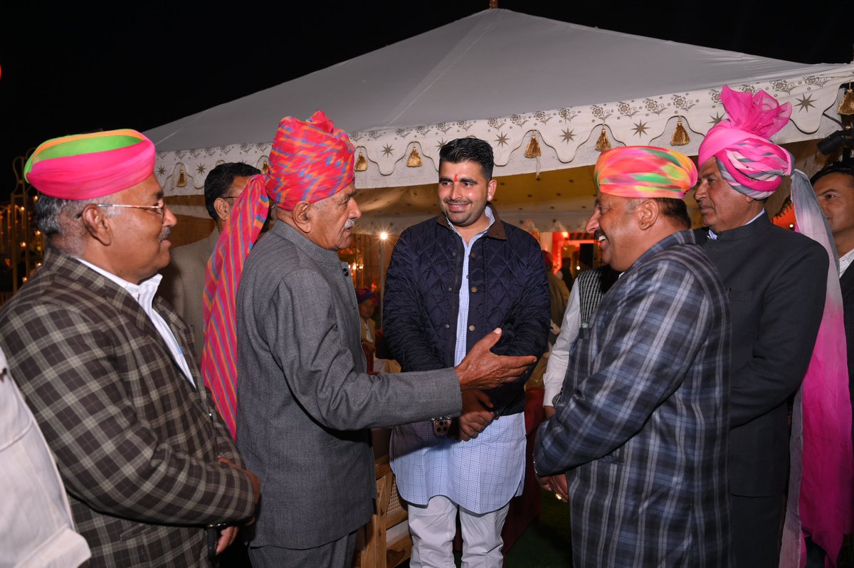 RavindraBhati__'s tweet photo. हाल ही, जोधपुर में माननीय शेरगढ़ विधायक श्री बाबू सिंह जी राठौड़ के सुपुत्र श्री भानुप्रताप सिंह राठौड़ संग ठा. कैप्टन श्री हीरसिंह जी भाटी की सुपौत्री सुश्री भावना कंवर के विवाह समारोह में सम्मिलित होने का सौभाग्य प्राप्त हुआ। इस शुभ अवसर पर उपस्थित होकर परिवारजनों को अपनी हार्दिक शुभकामनाएं प्रेषित की..!!

@BabuSRathore