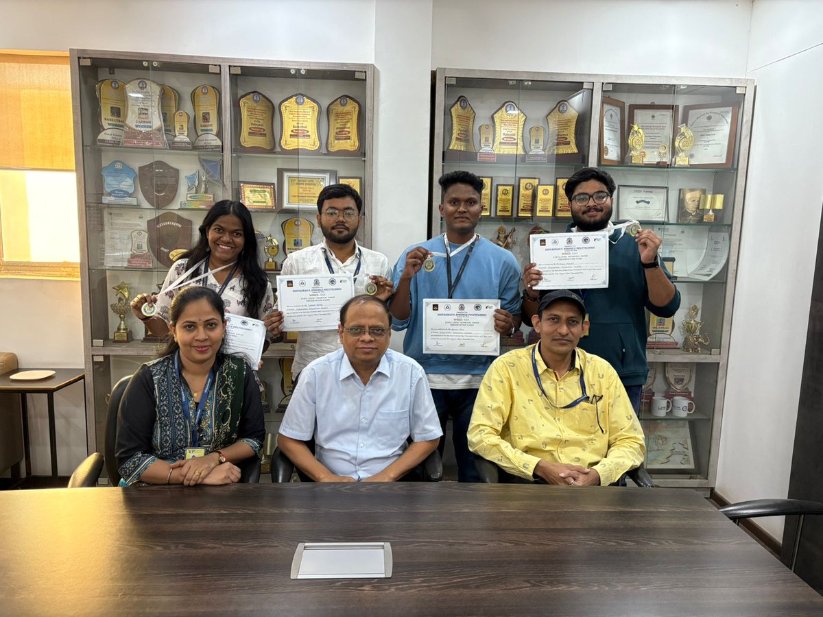 VidyalankarPoly's tweet photo. Our students from IF6I -B won 2nd 🏆 in State Level Technical Paper Presentation at Asangoan Jondhale Polytechnic.
#PaperPresentation #stateleveltechnicalpaperpresentation #vp #VidyalankarPolytechnic https://t.co/tenueTB7zK