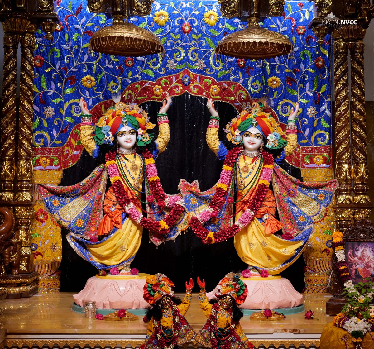 ISKCONPune's tweet photo. 🙏🏽Today's Darshan 📿 🗓24-01-2025🙏
🌷Sri Sri Gaur Nitai🌷
🚩@ISKCONNVCCPune🚩
.
.
#ISKCONNVCC #ISKCONPune #ISKCONNVCCPune #ISKCON
#kumbhmela2025 #kumbhmela #Prayagraj
#PrayagrajMahakumbh2025 #24thjanuary #24thjanuary2025
#Friday #Harinaamsankirtan #Radheshyamdas #Radheradhe https://t.co/ZzeYXZeRak