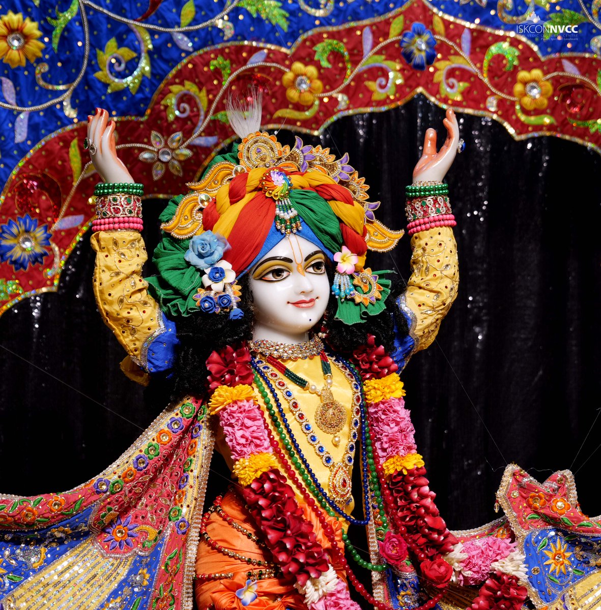 ISKCONPune's tweet photo. 🙏🏽Today's Darshan 📿 🗓24-01-2025🙏
🌷Sri Sri Gaur Nitai🌷
🚩@ISKCONNVCCPune🚩
.
.
#ISKCONNVCC #ISKCONPune #ISKCONNVCCPune #ISKCON
#kumbhmela2025 #kumbhmela #Prayagraj
#PrayagrajMahakumbh2025 #24thjanuary #24thjanuary2025
#Friday #Harinaamsankirtan #Radheshyamdas #Radheradhe https://t.co/ZzeYXZeRak