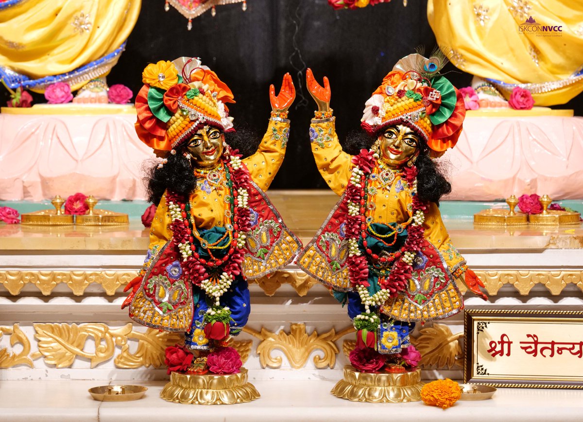 ISKCONPune's tweet photo. 🙏🏽Today's Darshan 📿 🗓24-01-2025🙏
🌷Sri Sri Gaur Nitai🌷
🚩@ISKCONNVCCPune🚩
.
.
#ISKCONNVCC #ISKCONPune #ISKCONNVCCPune #ISKCON
#kumbhmela2025 #kumbhmela #Prayagraj
#PrayagrajMahakumbh2025 #24thjanuary #24thjanuary2025
#Friday #Harinaamsankirtan #Radheshyamdas #Radheradhe https://t.co/ZzeYXZeRak