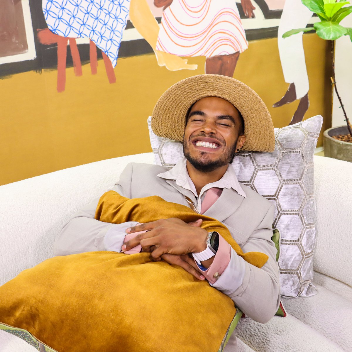 expressoshow's tweet photo. Natasha Gouws gets to sleep a little easier tonight knowing she's just won a @RestonicBeds Queen Size Hibrido Dream Base Set and Memory Foam Pillow worth R18 000. 🛌
Congratulations and sweet dreams!
#PowerOfSleep #ExpressoShow https://t.co/CpvyHNdvsS