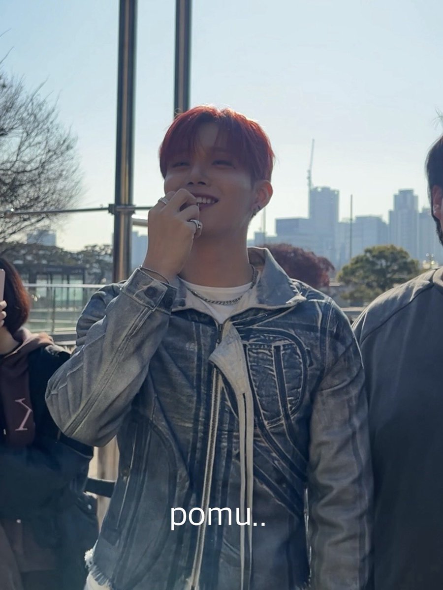 포카 다 떨어져서 영원히 이러고 기다림... #승훈