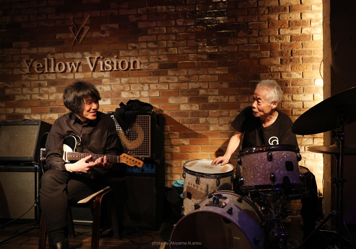 pkpkppk's tweet photo. 2025.1.18 
阿佐ヶ谷Yellow Vision
                    ❶(〜❺)
羽野昌二(ds)
川口雅己(guitar)
Cal Lyall(guitar)

#羽野昌二 #川口雅己 #CalLyall https://t.co/jZi6I4UPLD