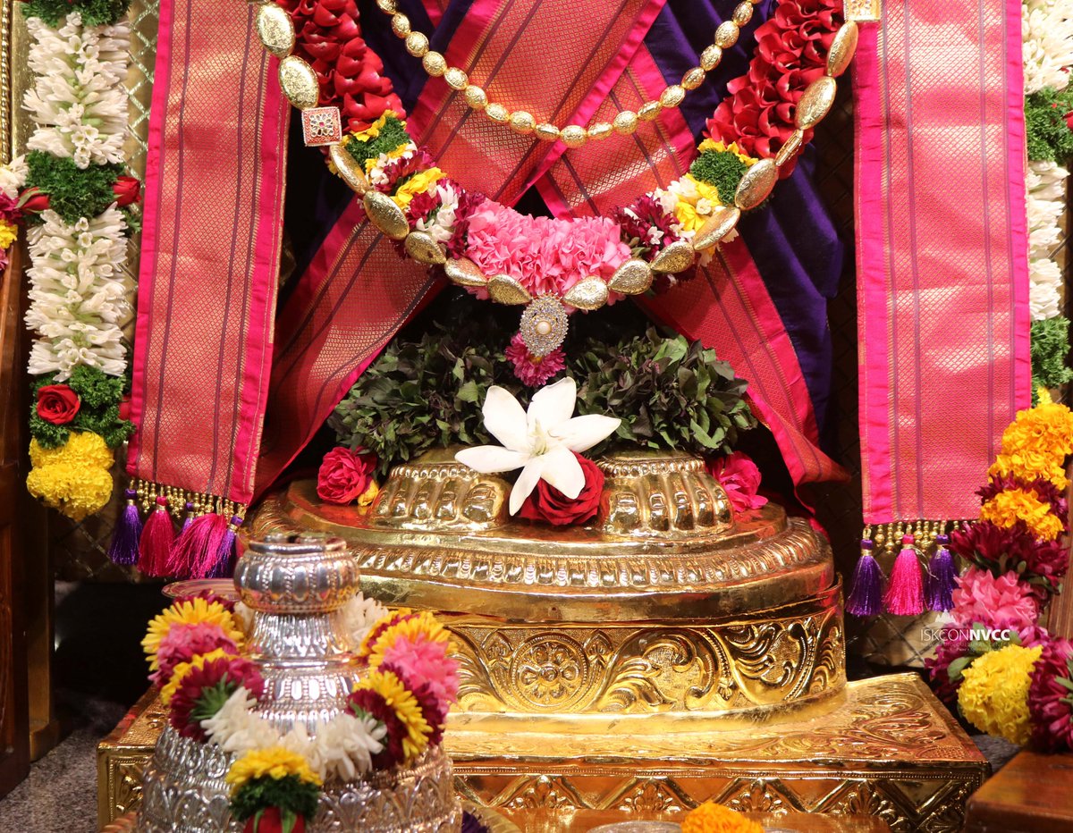 ISKCONPune's tweet photo. 🙏🏽Today's Darshan 📿 🗓24-01-2025🙏
🌷Sri Balaji🌷
🚩@ISKCONNVCCPune🚩
.
.
#ISKCONNVCC #ISKCONPune #ISKCONNVCCPune #ISKCON #kumbhmela2025 #kumbhmela #Prayagraj
#PrayagrajMahakumbh2025 #24thjanuary #24thjanuary2025 #Friday #Harinaamsankirtan #Radheshyamdas #Radheradhe #Sankirtan https://t.co/7TbbtyZDHB