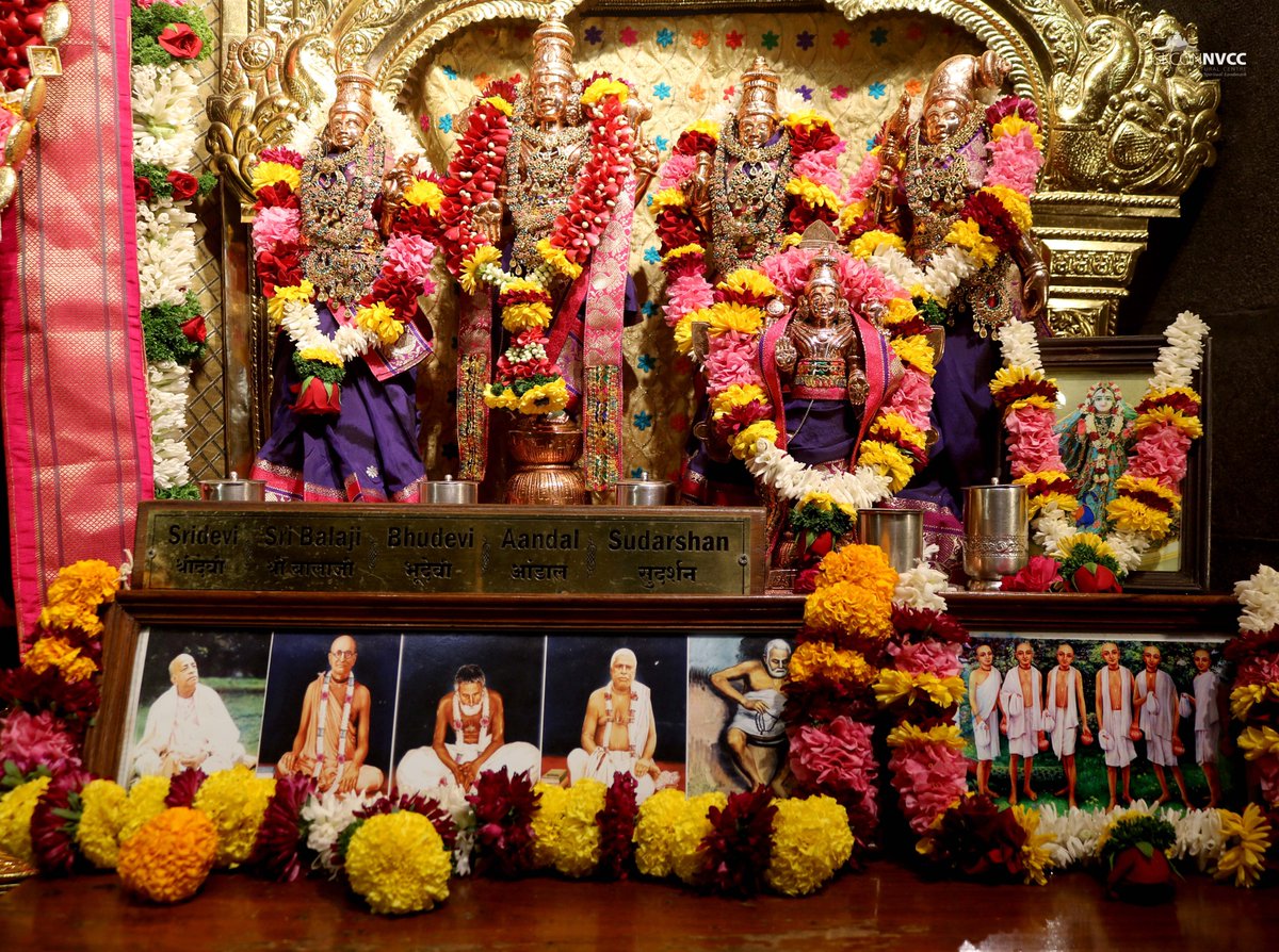ISKCONPune's tweet photo. 🙏🏽Today's Darshan 📿 🗓24-01-2025🙏
🌷Sri Balaji🌷
🚩@ISKCONNVCCPune🚩
.
.
#ISKCONNVCC #ISKCONPune #ISKCONNVCCPune #ISKCON #kumbhmela2025 #kumbhmela #Prayagraj
#PrayagrajMahakumbh2025 #24thjanuary #24thjanuary2025 #Friday #Harinaamsankirtan #Radheshyamdas #Radheradhe #Sankirtan https://t.co/7TbbtyZDHB