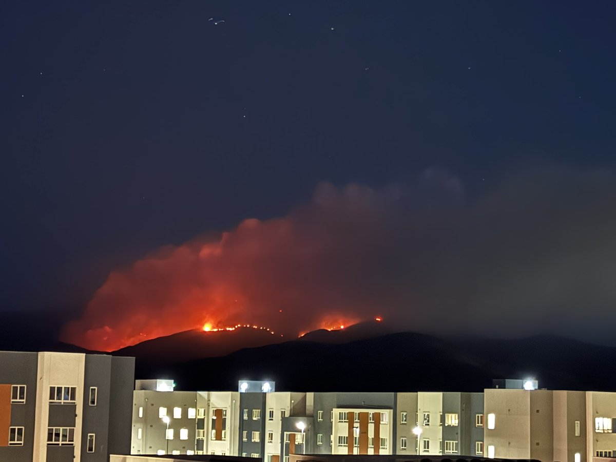 EmillyPortes's tweet photo. @CALFIRESANDIEGO Looks like a volcano https://t.co/LOsvR7bBet