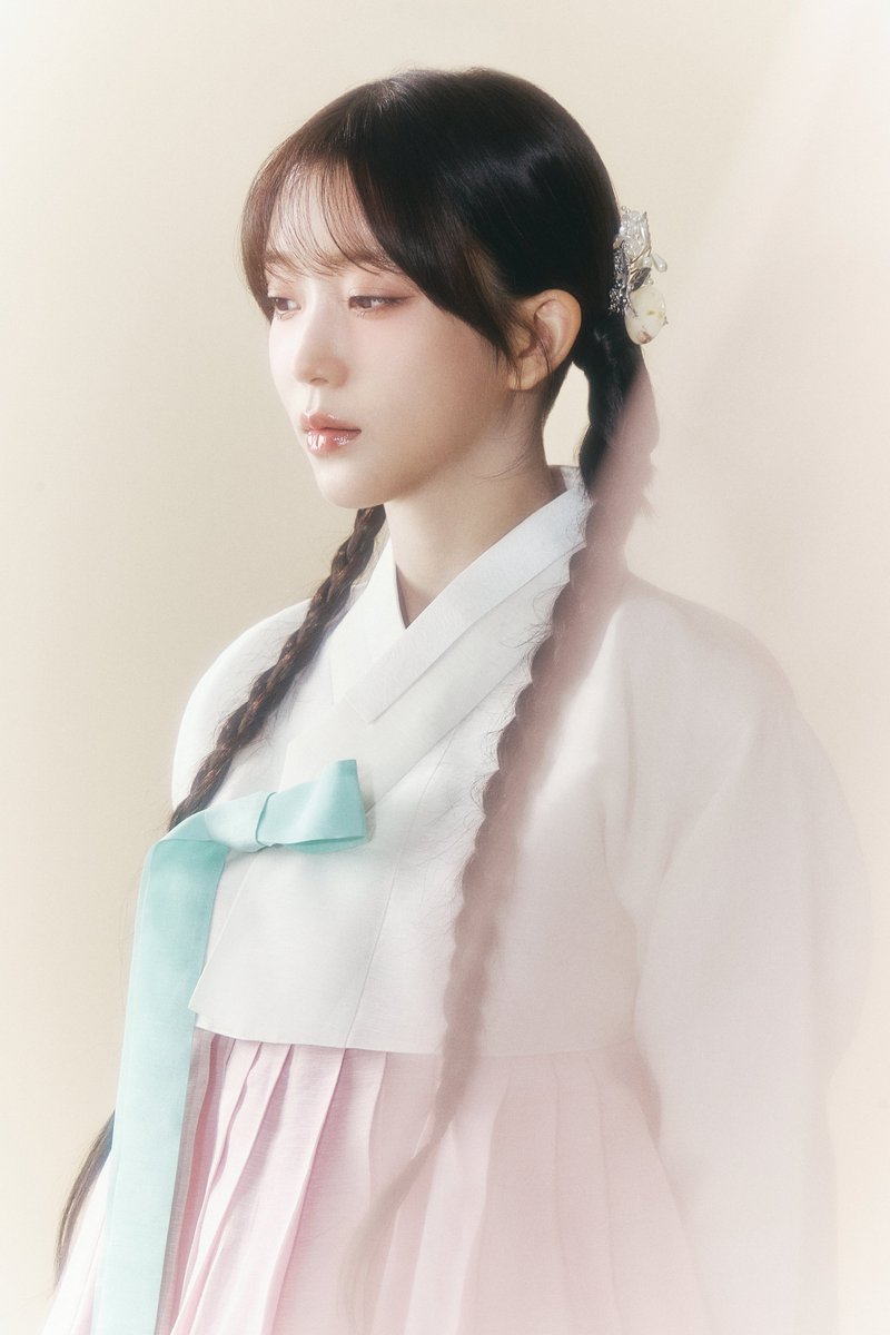 STAYC_official's tweet photo. 𝐇𝐚𝐩𝐩𝐲 𝐍𝐞𝐰 𝐘𝐞𝐚𝐫 𝟐𝟎𝟐𝟓 𝐰𝐢𝐭𝐡 𝐒𝐓𝐀𝐘𝐂

#STAYC #스테이씨
#Sumin #수민 https://t.co/G77ZrZ5ta9