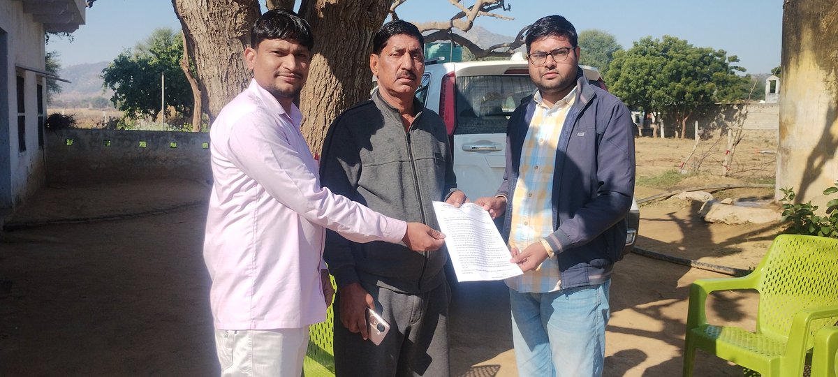 अभियान को आगे बढ़ाते हुए आज उदयपुरवाटी (झुन्झुनु) विधायक श्रीमान् भगवाना राम जी सैनी जी के निज आवास पर जाकर  कंप्यूटर अनुदेशकों की वेतन विसंगति व कैडर निर्माण के संबंध में ज्ञापन दिया गया व विधानसभा में प्रश्न उठाने के लिए और वेतन विसंगति के संबंध में प्रश्न नोट करवाया