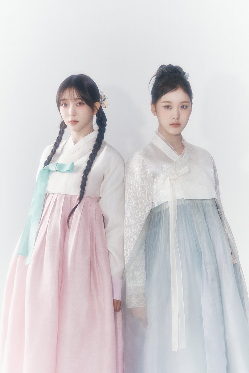 STAYC_official's tweet photo. 𝐇𝐚𝐩𝐩𝐲 𝐍𝐞𝐰 𝐘𝐞𝐚𝐫 𝟐𝟎𝟐𝟓 𝐰𝐢𝐭𝐡 𝐒𝐓𝐀𝐘𝐂

#STAYC #스테이씨
#Sumin #수민
#J #재이 https://t.co/VD1S6dbXjk