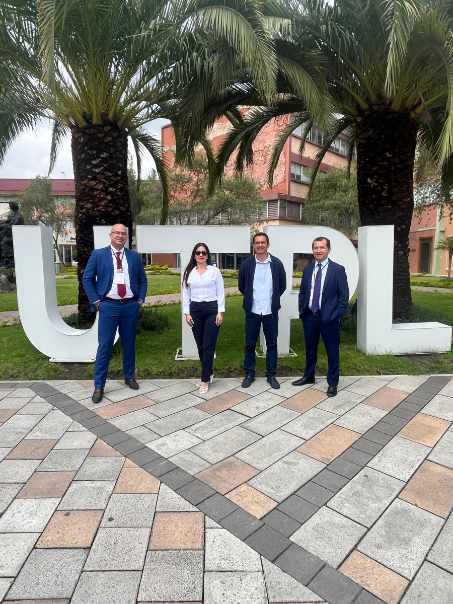 formacognilab's tweet photo. Investigadores de nuestro grupo presentan sus experiencias en el Primer Congreso Internacional de Innovación Educativa #RIEU celebrado en la @utpl  @EfrainObaco @joesystemas @YullioC . Excelente intercambio de conocimientos @PUCE_StoDgo https://t.co/XJpaSEexqa