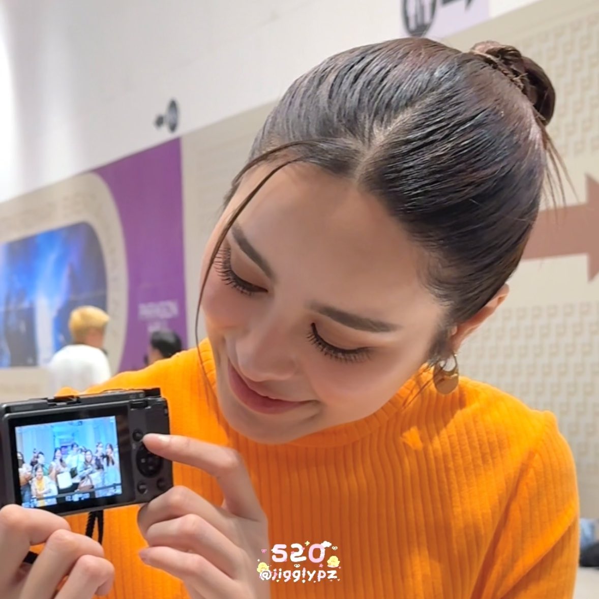 jigglypz's tweet photo. ขอบคุณคุณดาราสาวที่มาถ่ายรูปพวกเราในวันนี้ค่า 😂🙏🏻📸

AIS FIBRE X PP
#ButteryWorld2025xPP https://t.co/wOh4jUmW1V