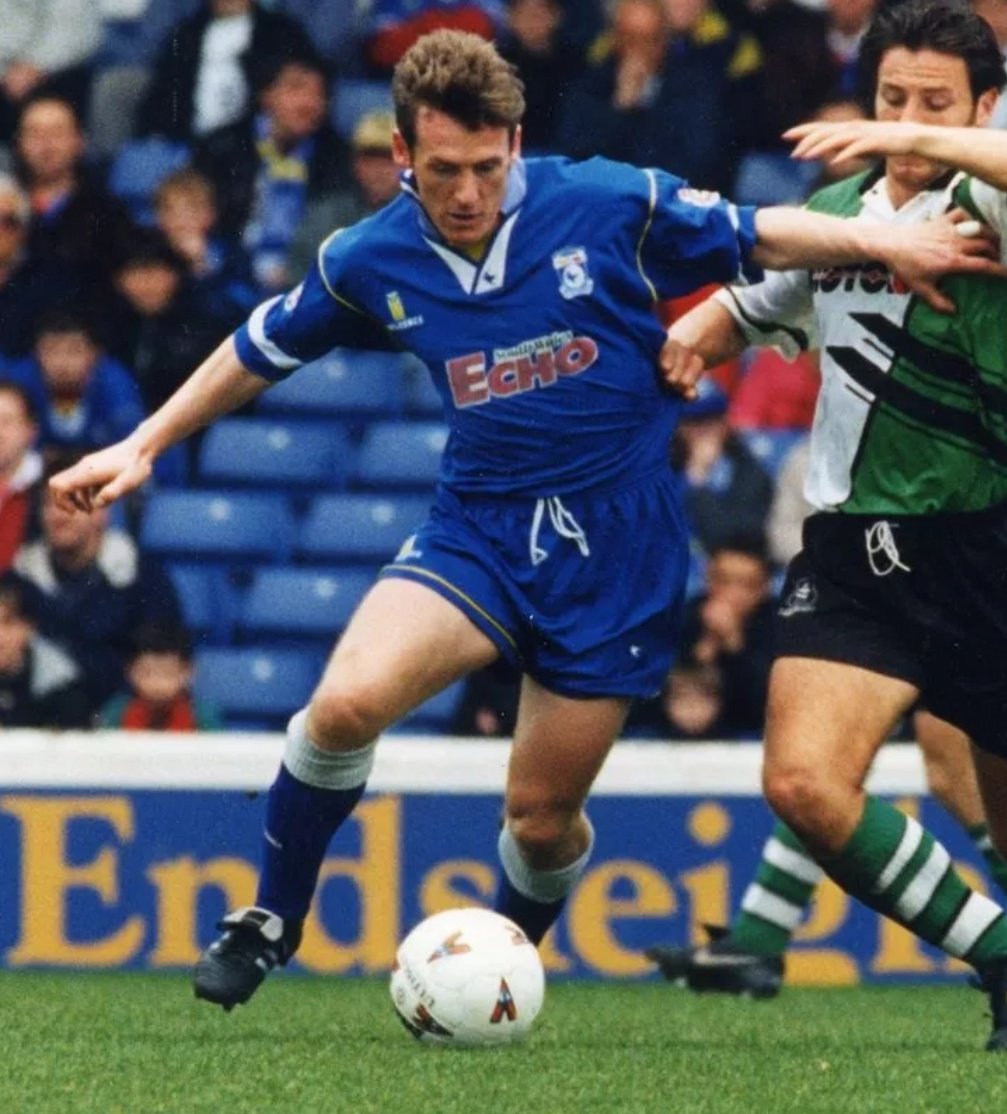 footballmemorys's tweet photo. Carl Dale in action for Cardiff City
#CCAFC #CardiffCity #Bluebirds https://t.co/pq4rT1jHcc