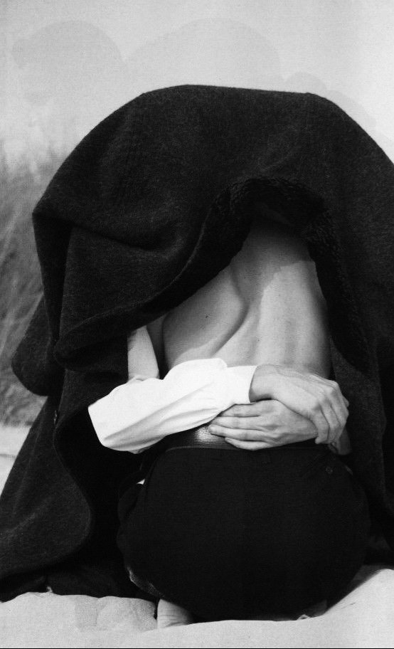 Non puoi salvare le persone. 
Puoi solo amarle.

Friedrich Nietzsche 🖋

#LeCoseCheSalvano
#SalaLettura
<a href="/SalaLettura/">©️ Il Caffè Letterario</a>