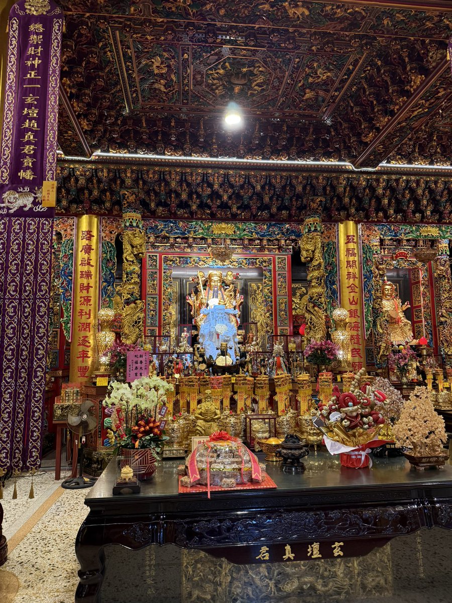 CryptoPaultw's tweet photo. 今天德華出獄
馬上先去財神廟拜一下
祈求五路財神讓牛市延續
用盡一切方法阻擋德華的淫威
大家可以看到這張圖可以線上拜拜
底下留言🙏
保佑你財運亨通 https://t.co/calt0cp01l