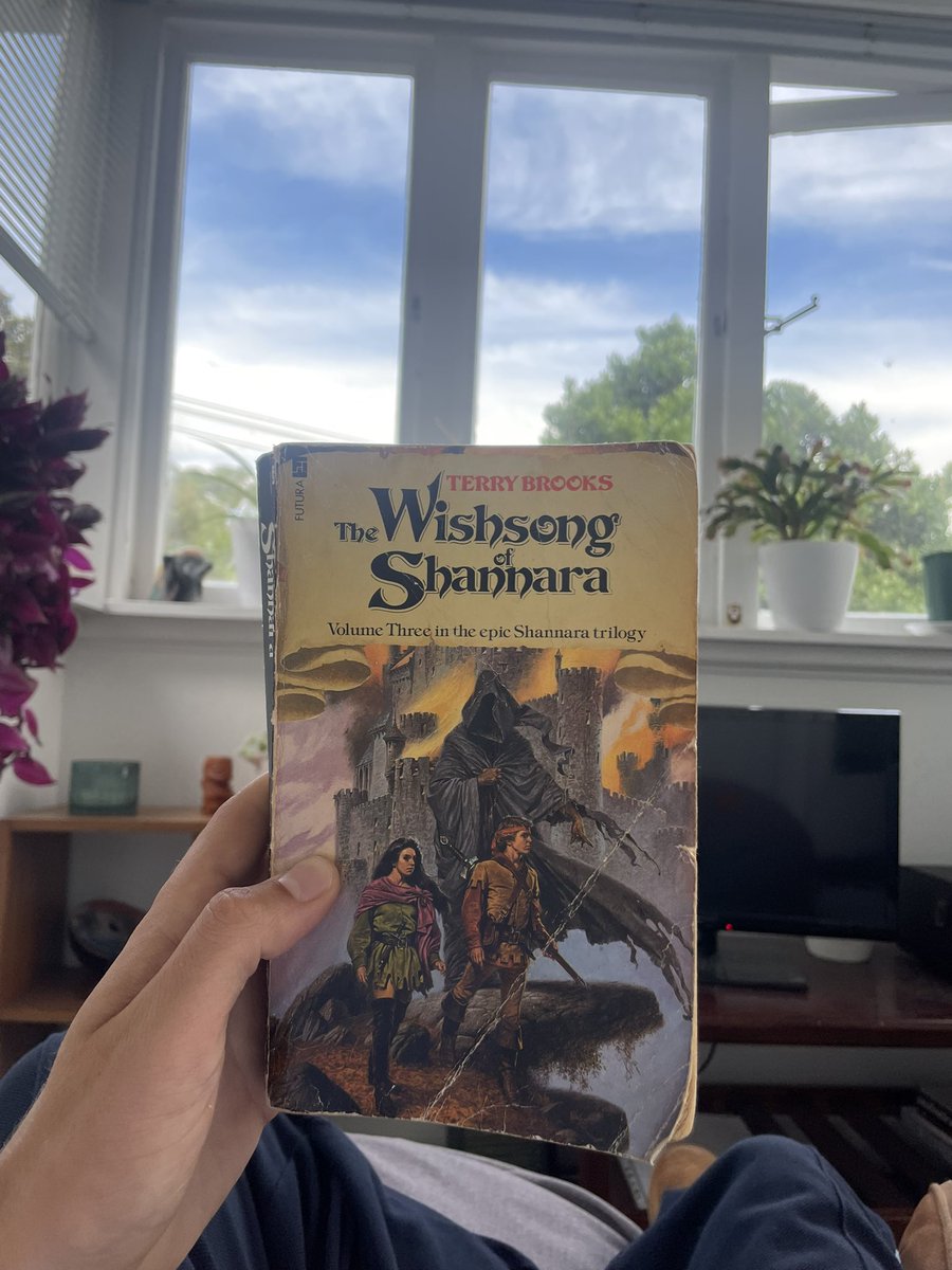 Blairs_Books's tweet photo. The final of this trilogy finds another Ohmsford journeying to save the world from evil. Probably my favourite of the 3, the tales of Brin and Jair are each fantastic, both having strong development. One of the few books with parallel stories where both are good. RIP Allanon https://t.co/HG0X1yEUF0
