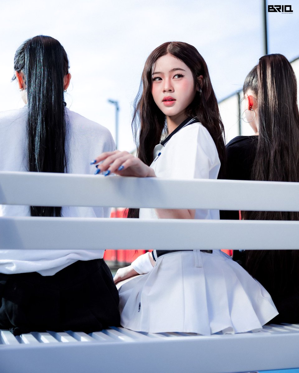 NNEWs_Uent's tweet photo. สาวน้อยสุดเท่ ‘D-NA’ ขอท้า ถ้ามั่นใจก็ให้มาหักอก ใน ‘BREAK MY HEART’ ซิงเกิลที่ 3 กับความรักที่ไม่มีความหมาย

📌 https://t.co/fBmwhlf2wx

#DNA_BreakMyHeart #DNA_3rdSingle #ItsmeDNA #BRIQ #RSMUSIC https://t.co/adMvnRuVPq