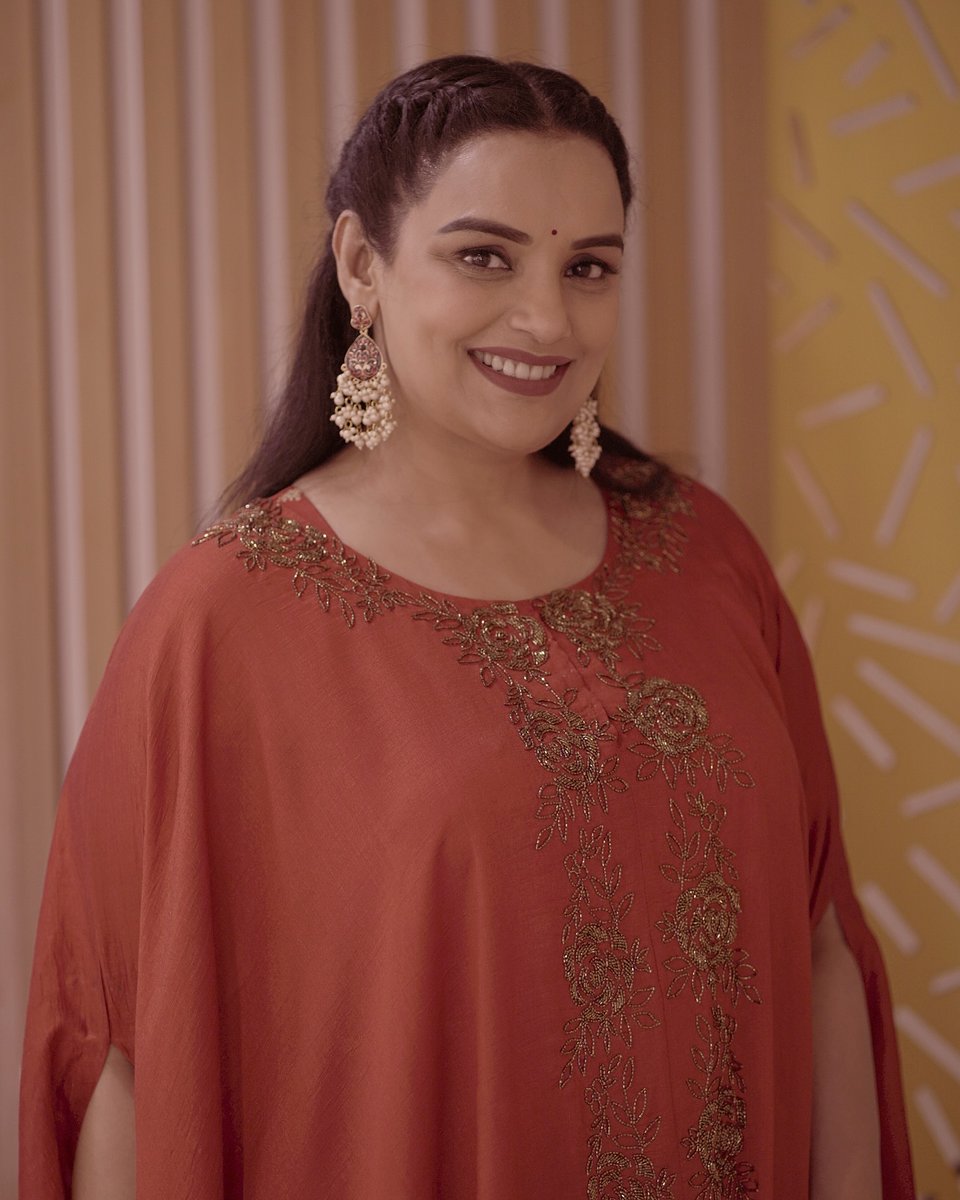 govtjobsalert26's tweet photo. π― #swethamenonThread
#Bollywood #Actress #swethamenon New Look https://t.co/IoOpYoo3tp