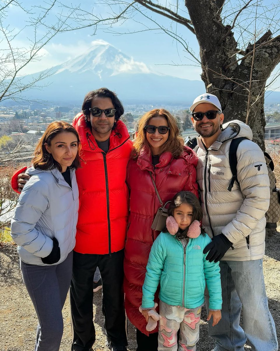 PuneTimesOnline's tweet photo. #SohaAliKhan drops a picture with #KunalKemmu #RajkummarRao #Patralekhaa &amp; #Inaaya from their trip to Japan https://t.co/qEk3oafz8C