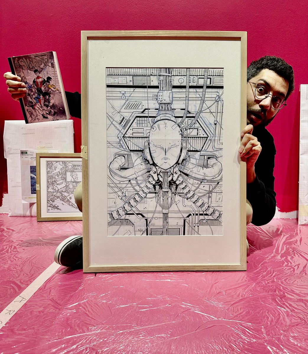 J- 5 Avant le vernissage de la plus grande expo BD et SF française à la <a href="/CiteBd/">citebd</a> d’Angouleme. J’ai bullé  l’accrochage des œuvres pour lire l’excellent et récent  Shin Zero de <a href="/MathieuBablet/">Mathieu Bablet</a> et <a href="/guinoir/">guillaume singelin</a>. Je me suis caché derrière une couverture du <a href="/label619/">Label619</a> pour être tranquille ;)