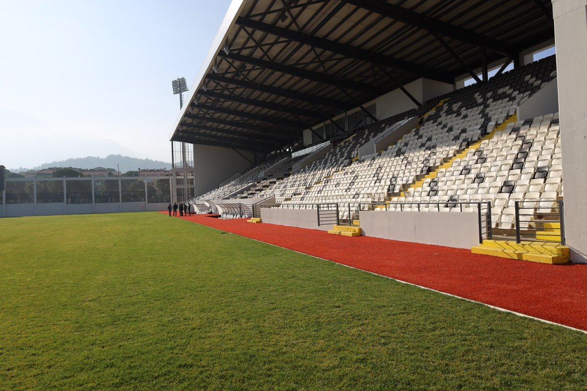 MustafaErsuz's tweet photo. @GSB_Manisa  Tarafından yapımı devam eden Soma Nazım Yavuz Stadyumu'nu ziyaret edip, futbol sahasını yerinde inceledik. Teknik ekipten işin seyriyle ilgili detaylı bilgi aldık. En kısa sürede hizmete açmak dileğiyle.@ozturkyunus45 https://t.co/L0uLDNXpid