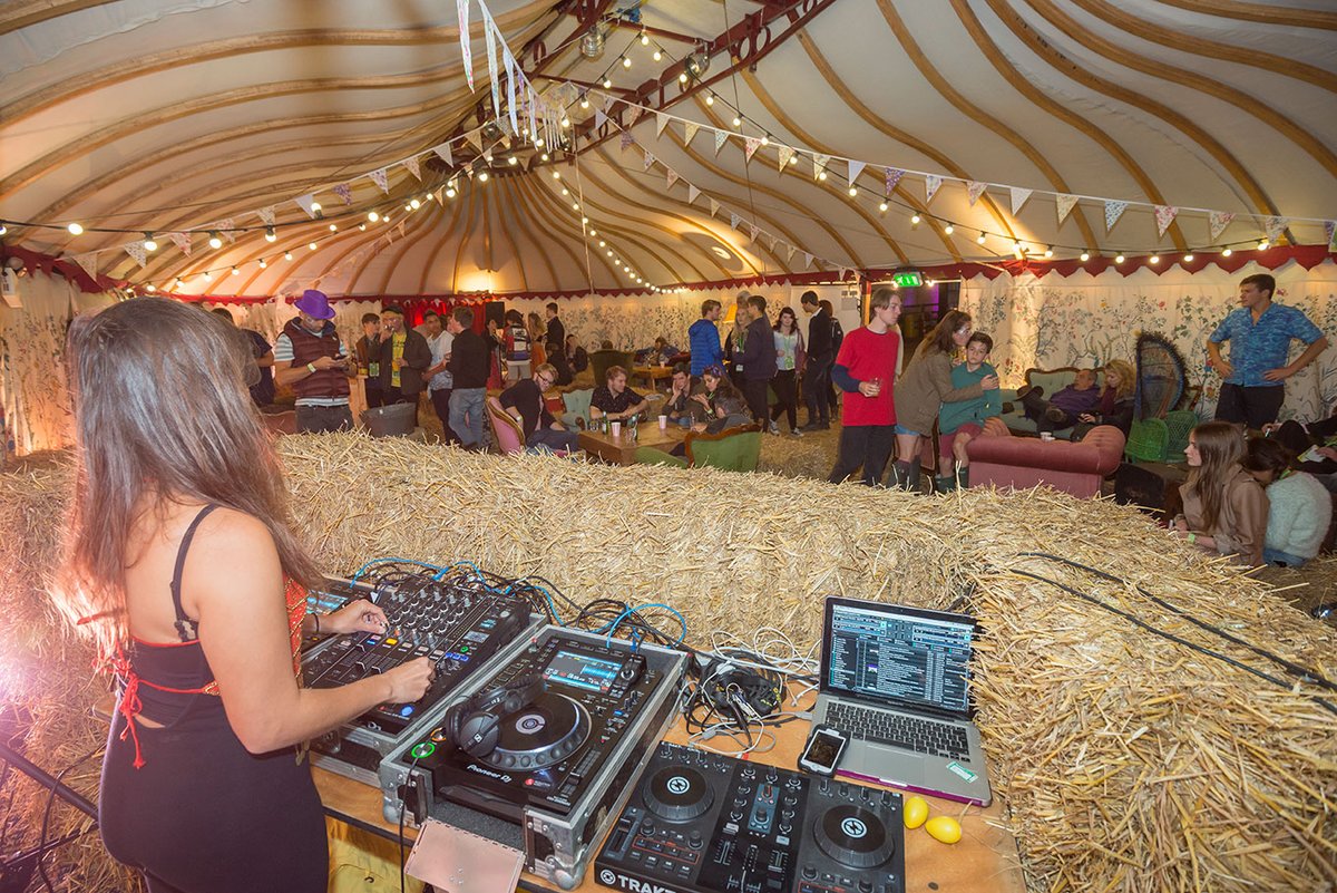 VENUE TRANSFORMATIONS Festival on your farm! 🎉🎉🎉 The humble barn can be the heart of  the party with music, lights and all your favourite people dancing the night away! 💃