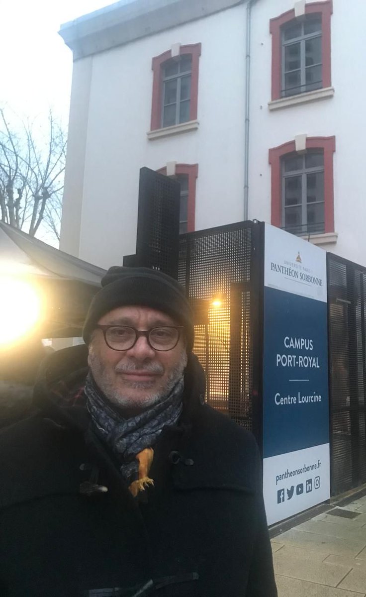 derechouchile's tweet photo. Decano, @ruiztaglepablo, expuso en la Universidad de La Sorbonne sobre su libro “Five Republics and One Tradition”. Ante alumnos de Magíster y Doctorado, el profesor se refirió a parte importante de su estudio en el que analiza la historia constitucional en Chile. https://t.co/Wz8IZ2QIMr