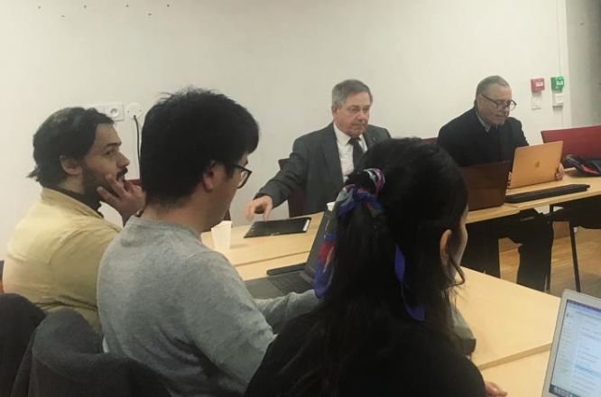 derechouchile's tweet photo. Decano, @ruiztaglepablo, expuso en la Universidad de La Sorbonne sobre su libro “Five Republics and One Tradition”. Ante alumnos de Magíster y Doctorado, el profesor se refirió a parte importante de su estudio en el que analiza la historia constitucional en Chile. https://t.co/Wz8IZ2QIMr
