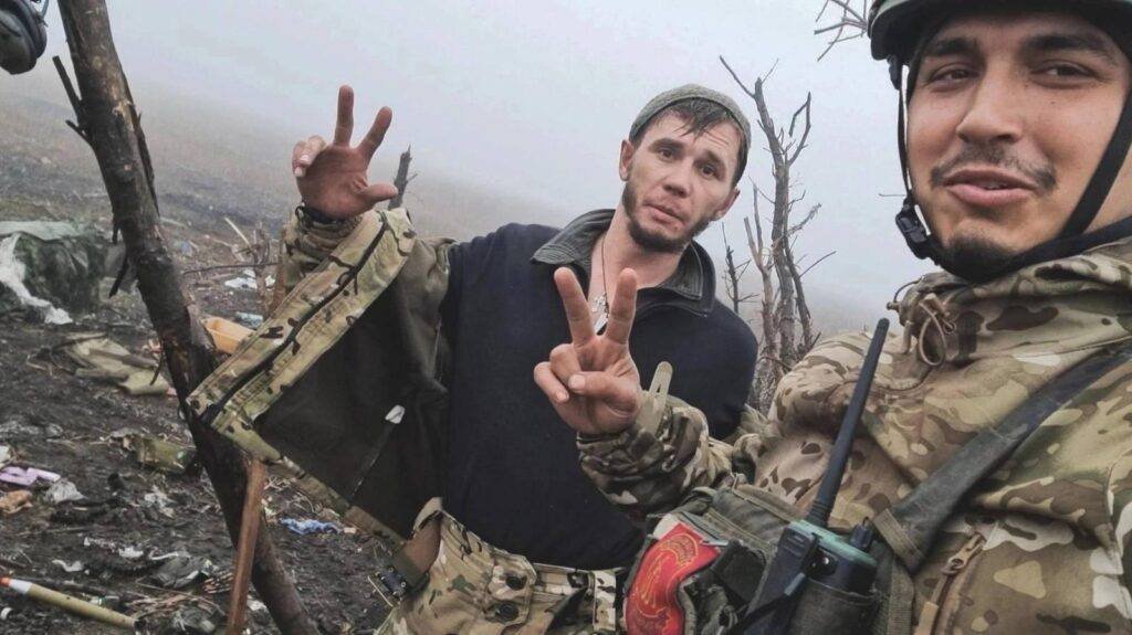 Buggy__Bugler's tweet photo. Сделаем гниду известной, чтобы скорее сдохла! Одну из мразей, который расстреляли недавно украинских военнопленных зовут Олег Яковлев. Он проходит службу в 30-й ОМСБр рф и имеет позывной «Сара». В гражданской жизни занимался откачкой выгребных ям.
Его личность была установлена усилиями порталу https://t.co/kLAkquwvmg. Всего его данные по ссылке: https://t.co/lXlgXRzilS

Let's make the rotter famous so that he dies sooner! One of the scum who shot Ukrainian prisoners of war recently is called Oleg Yakovlev. He is serving in the 30th OMSBr rf and has the call sign “Sara”. In civilian life he was engaged in pumping out cesspools.
His identity was established through the efforts of the https://t.co/kLAkquwvmg portal.