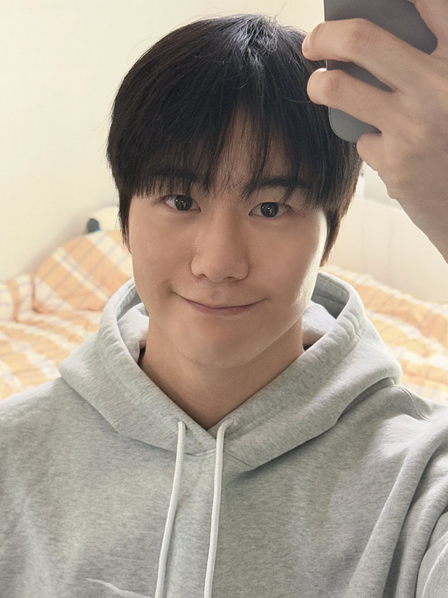 너무 셀카찍는강아지 무드