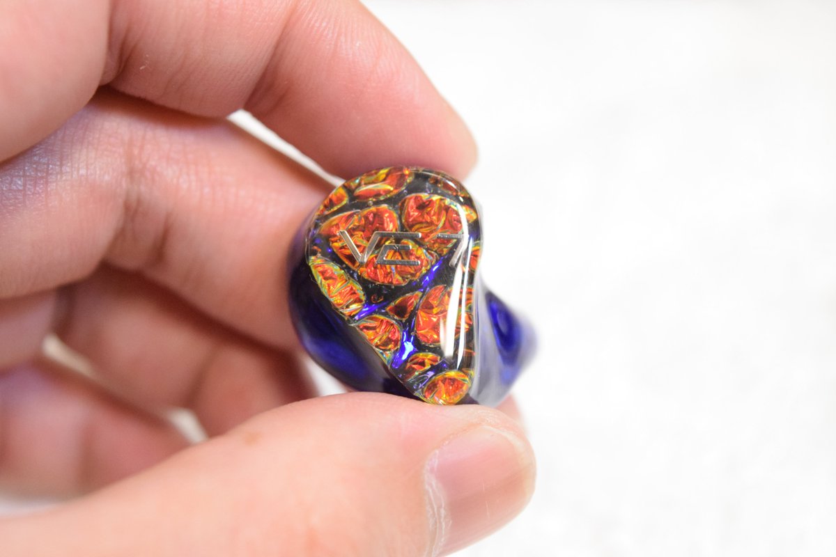e_earphone_CIEM's tweet photo. お使いのイヤホンを #eSiq 効果で長〜く愛機を大切に出来るサービスを行っております💁♀️✨
eSiqの効果について徹底解説!しているブログはこちらよりご覧ください🤔
▶https://t.co/Q3VoSF3cUJ
写真は2枚目:before 3枚目:After光沢感がUP⤴️します✨ https://t.co/bu2oEB2Bms