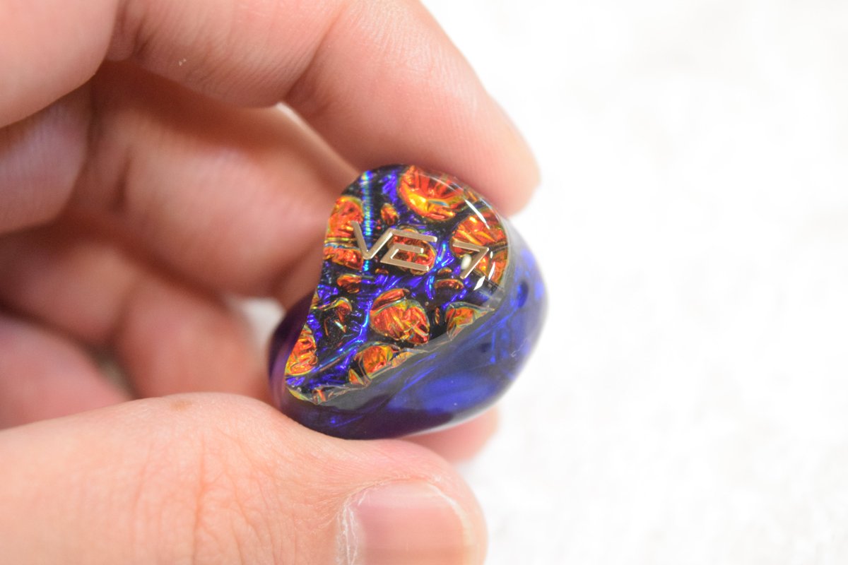 e_earphone_CIEM's tweet photo. お使いのイヤホンを #eSiq 効果で長〜く愛機を大切に出来るサービスを行っております💁♀️✨
eSiqの効果について徹底解説!しているブログはこちらよりご覧ください🤔
▶https://t.co/Q3VoSF3cUJ
写真は2枚目:before 3枚目:After光沢感がUP⤴️します✨ https://t.co/bu2oEB2Bms