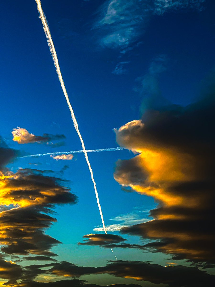 DnKarlo's tweet photo. #clouds https://t.co/0uYL4n6ENz