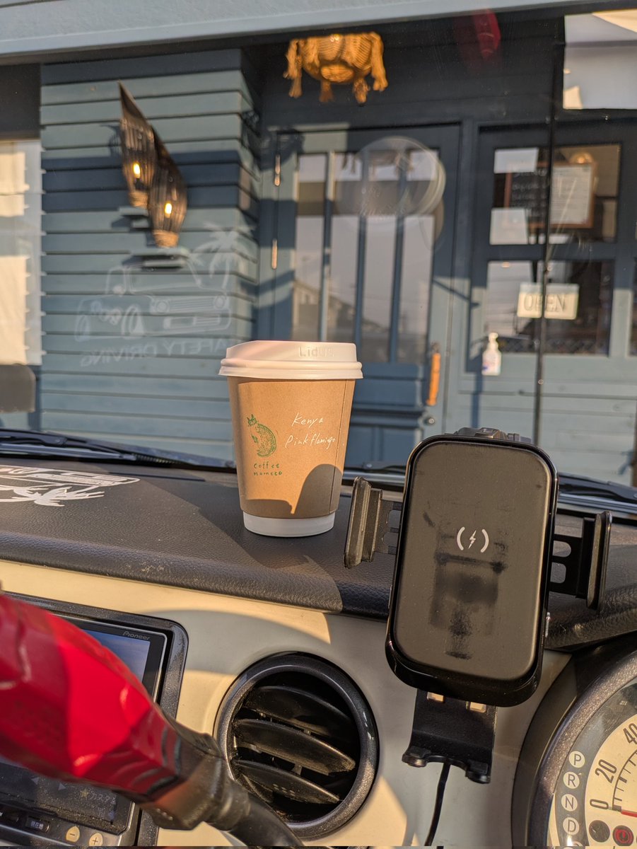 仕事終わりに #coffeemameco さんへ。
軽く話を弾ませ美味しいコーヒー頂きました。
年末年始来れなかったのでお久しぶりｰ♪